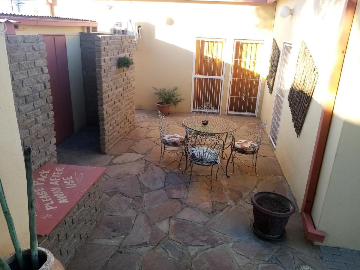 Larochelle Guesthouse Keetmanshoop Exterior photo