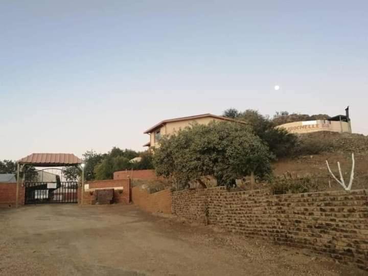 Larochelle Guesthouse Keetmanshoop Exterior photo