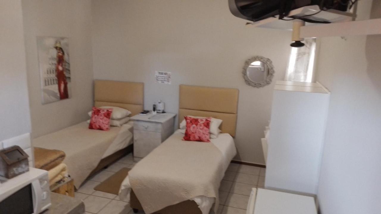 Larochelle Guesthouse Keetmanshoop Room photo