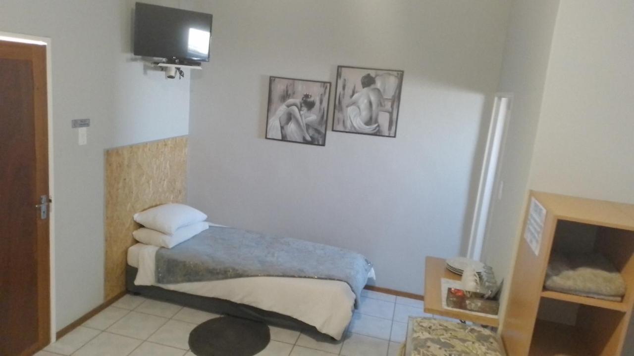 Larochelle Guesthouse Keetmanshoop Room photo