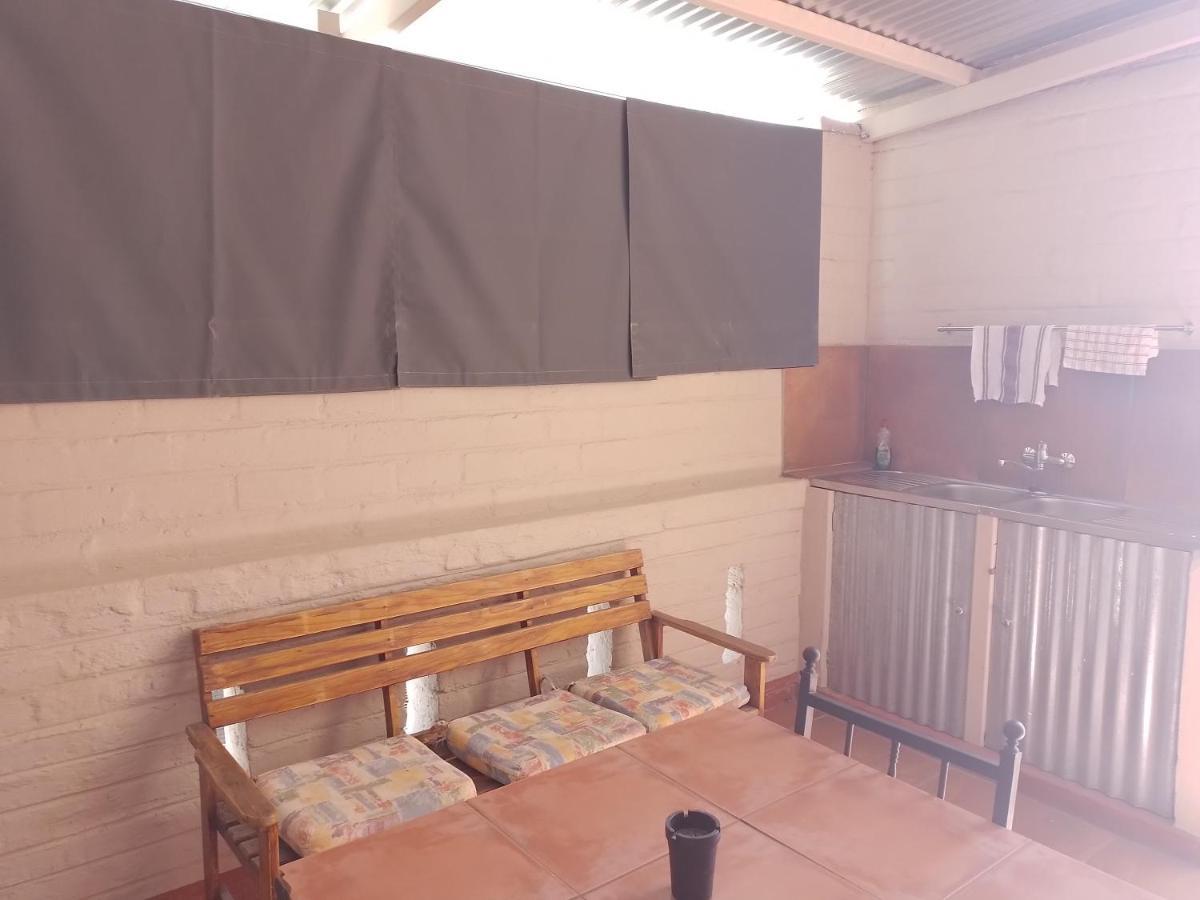 Larochelle Guesthouse Keetmanshoop Exterior photo