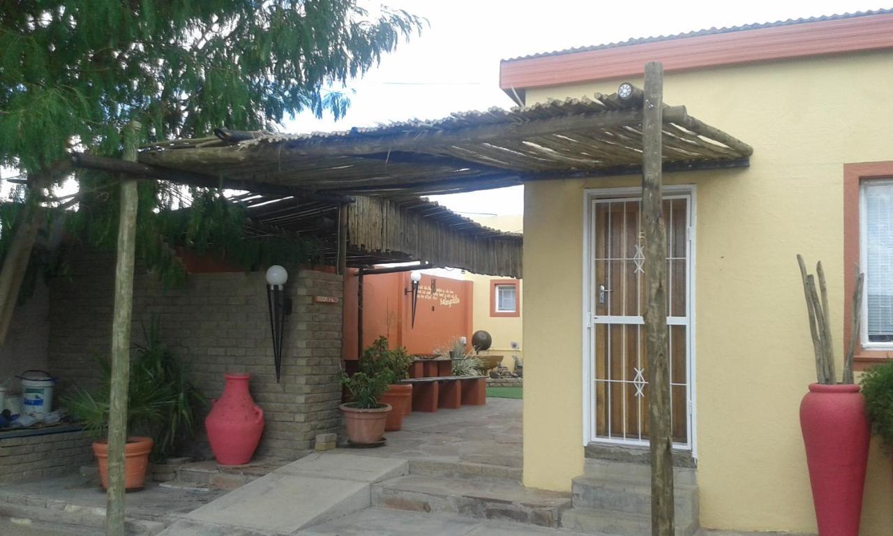 Larochelle Guesthouse Keetmanshoop Exterior photo
